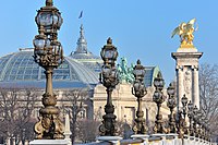 Le Grand Palais depuis le pont Alexandre III à Paris.jpg