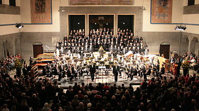 Pauluskirche Ulm Konzert Chor und Orchester zu Beginn 2009 03 22.jpg